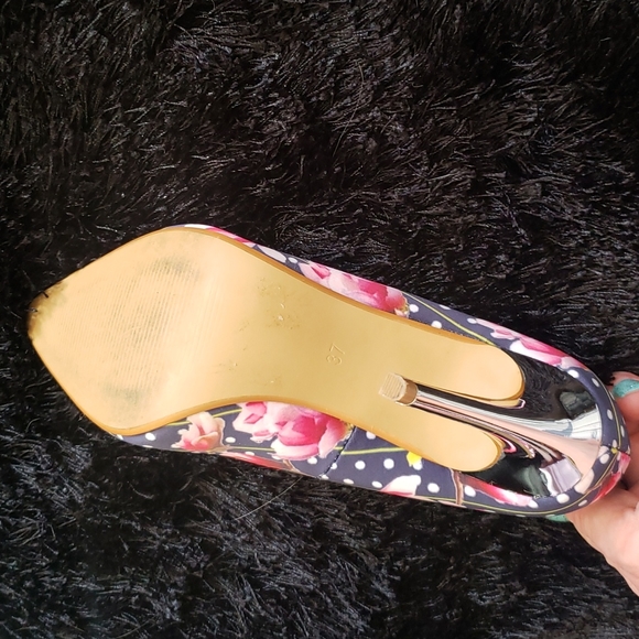 Flower & Polka Dot Heels - Picture 3 of 3